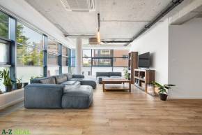  Spacious Modern 4-Room Apartment in Prime Old Town Location